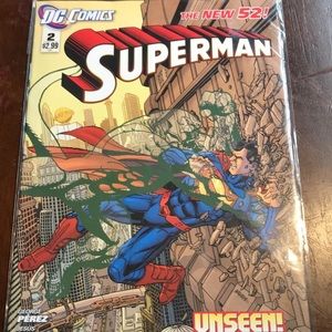 The New 52! SuperMan Issue 2.  UNSEEN! UNKNOWN! UNBEATABLE!